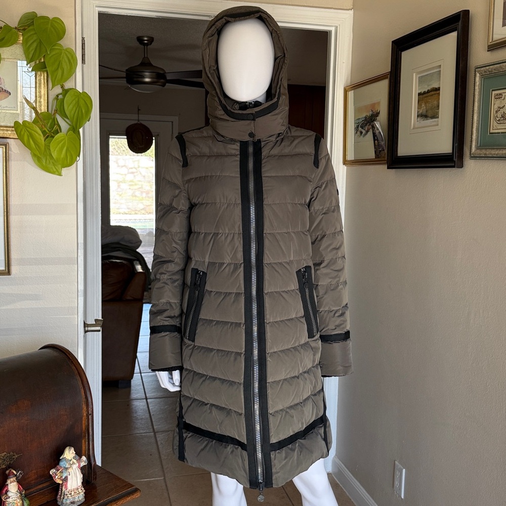 7 Seasons Down Puffer Coat with Black Accents Like New Women’s Size M EU Size 38